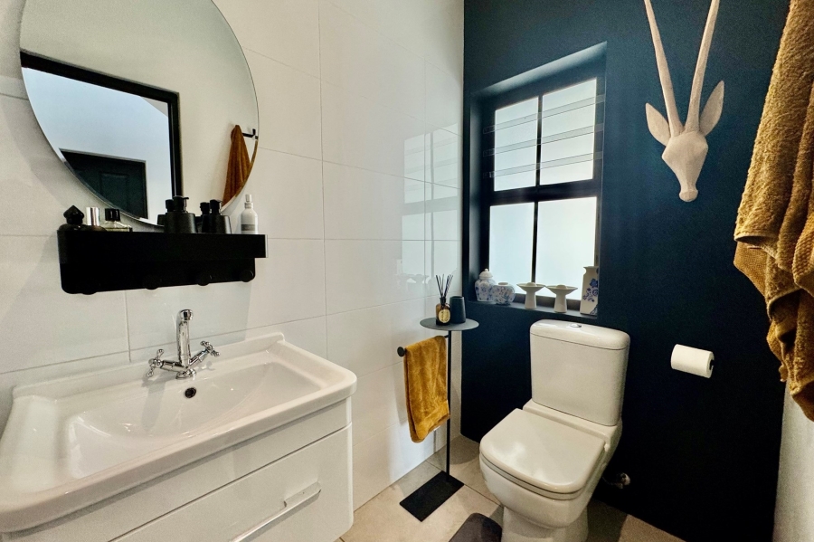 To Let 3 Bedroom Property for Rent in Graanendal Western Cape
